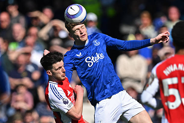 成鲜明对比 成鲜明对比